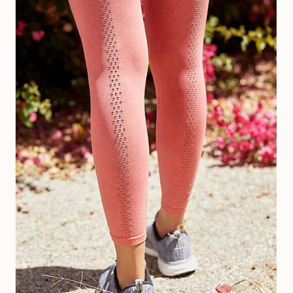 Free People Movement High Rise Good Karma Leggings Pomelo Size M/L - Picture 3 of 11